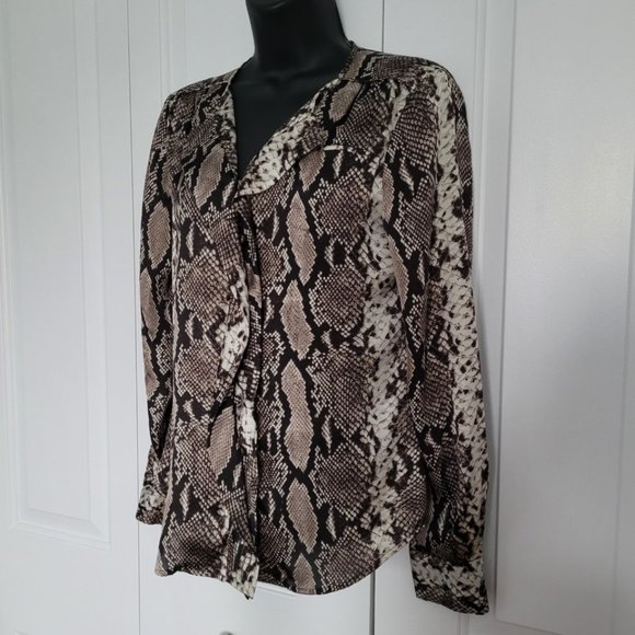 Jones New York ruffle front sleeved blouse - Picture 2 of 6